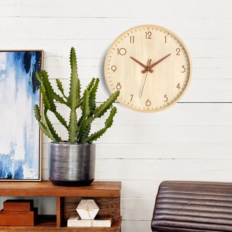 Horloge murale bois gravée relief