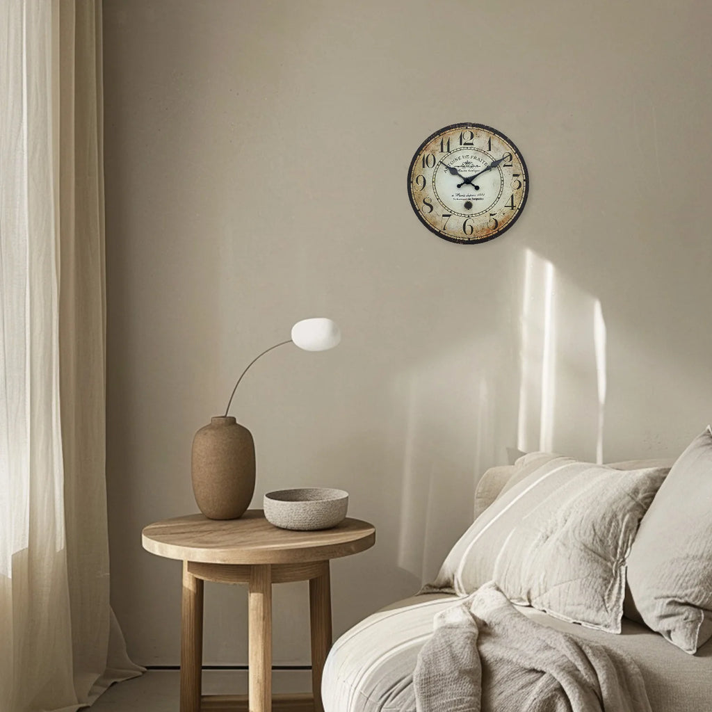 Ancienne horloge murale en bois