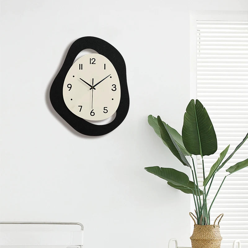 Horloge murale originale asymétrique