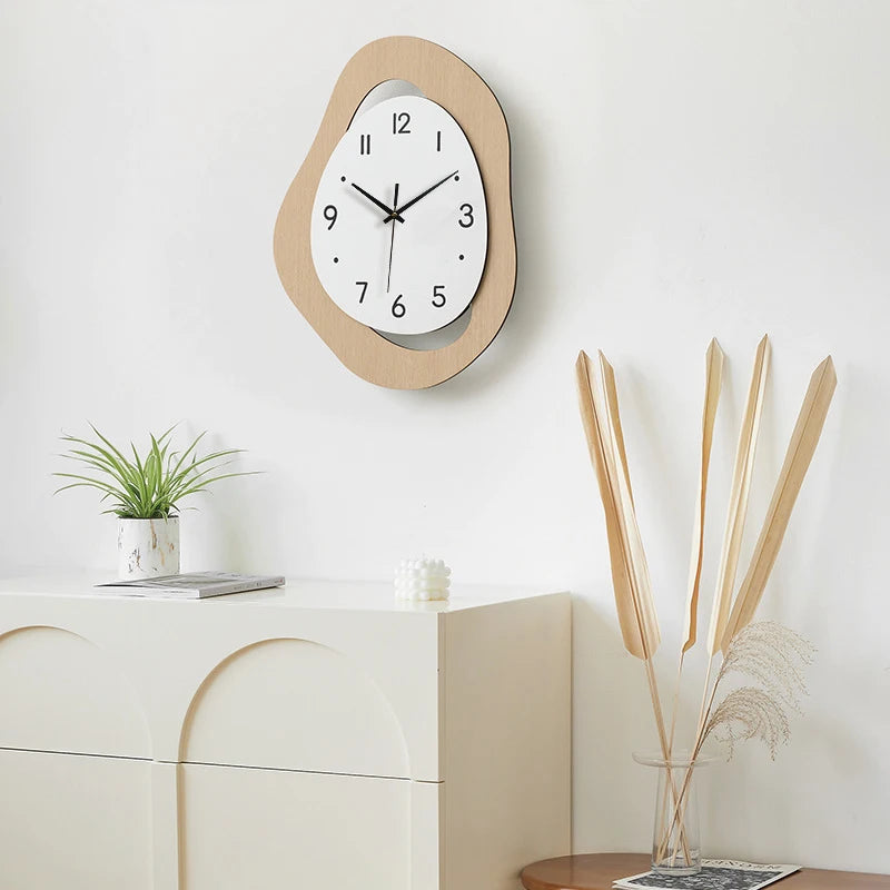 Horloge murale originale asymétrique