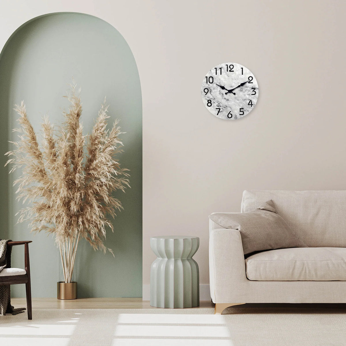 Horloge murale grise et blanche