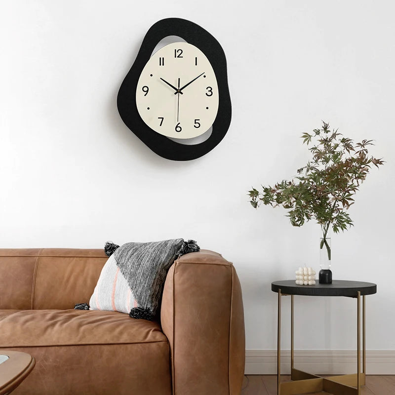 Horloge murale originale asymétrique