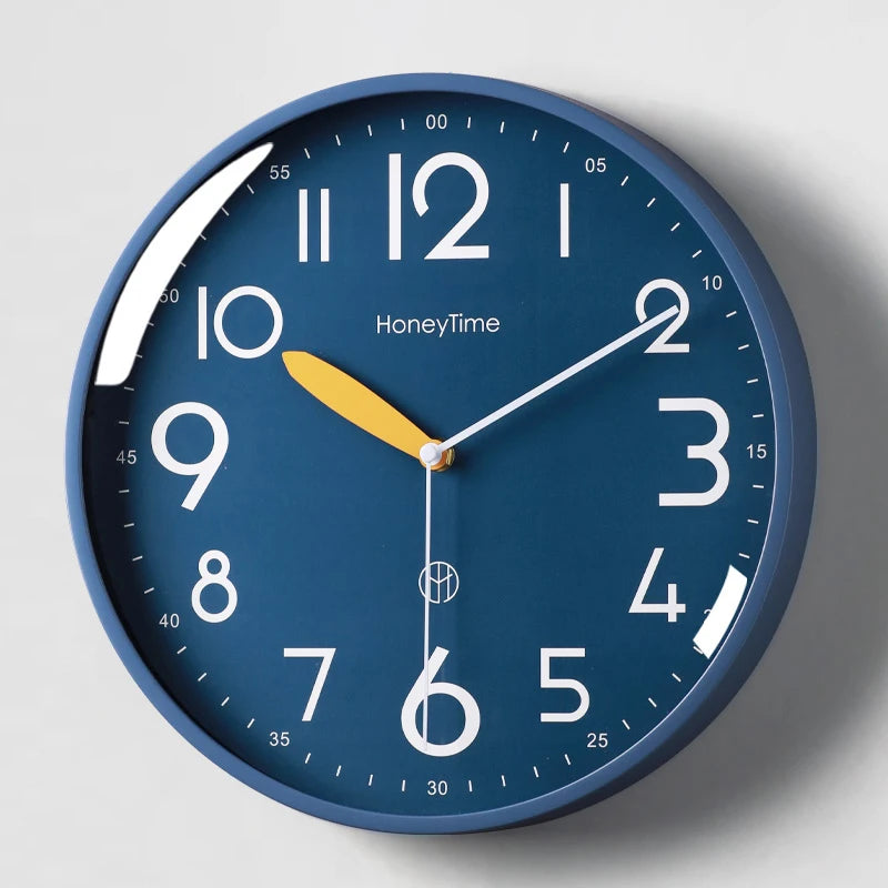 Pendule murale nordique cadran contrasté