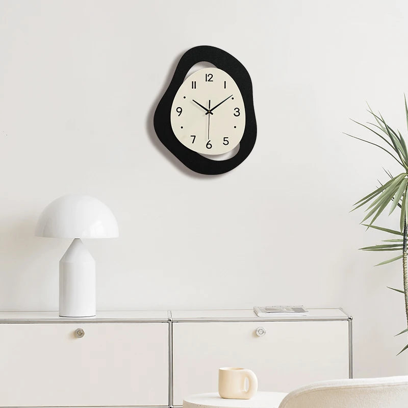 Horloge murale originale asymétrique