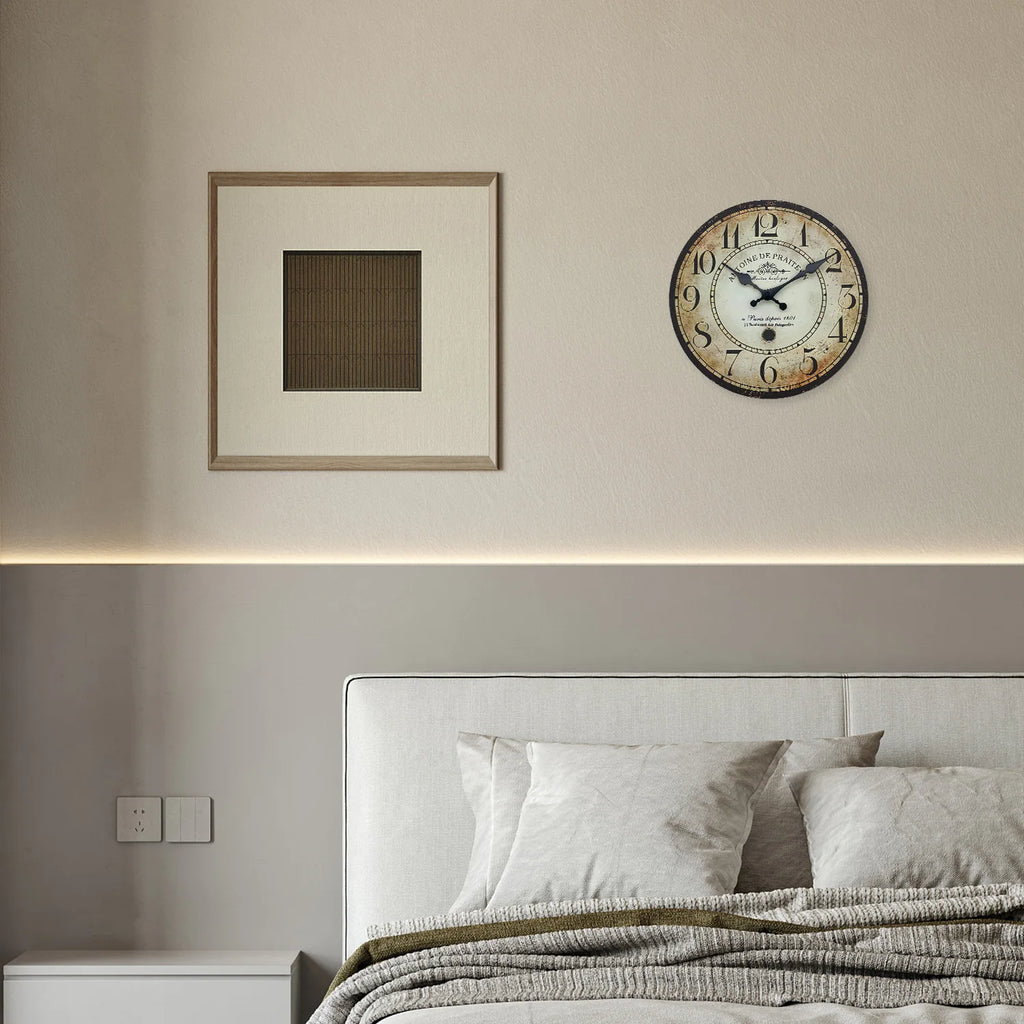 Ancienne horloge murale en bois