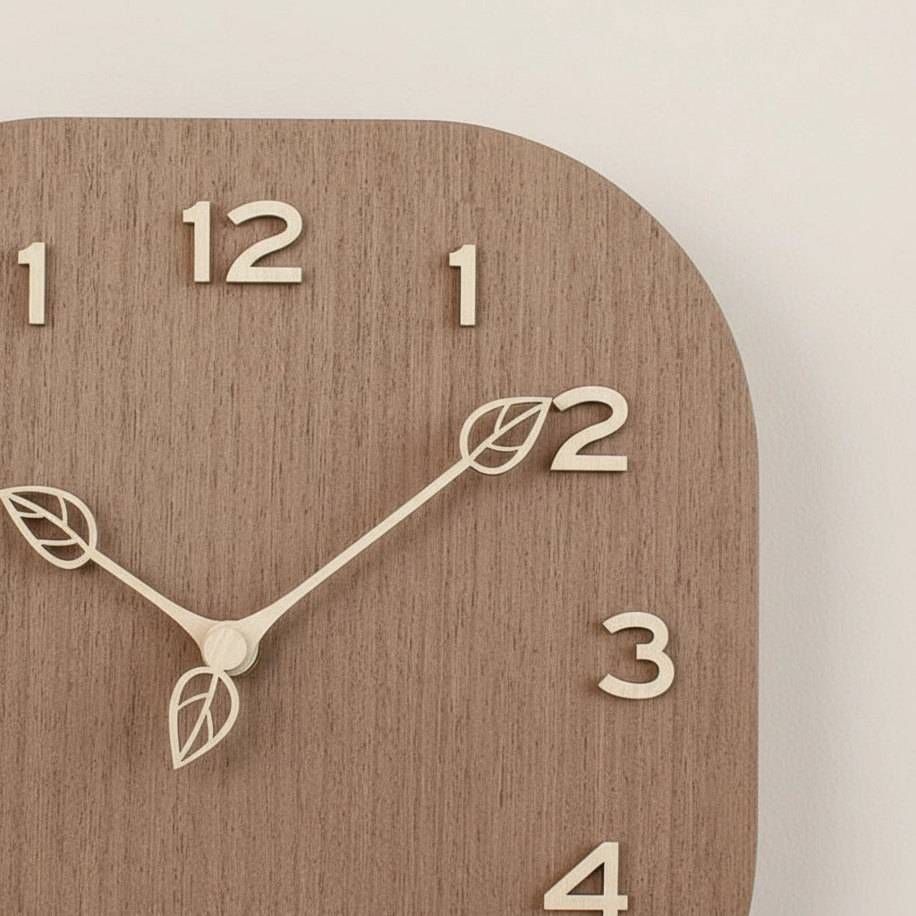 Horloge murale carrée bois